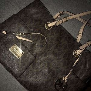 100% authentic Michael kors brown bag and wristlet